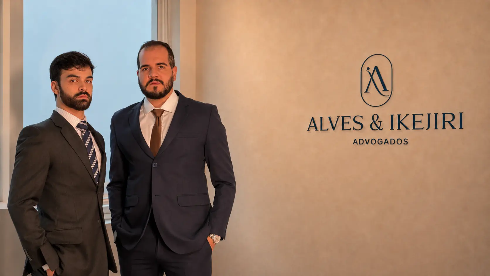 Os sócios Caio Alves e Caio Ikejiri em retrato institucional